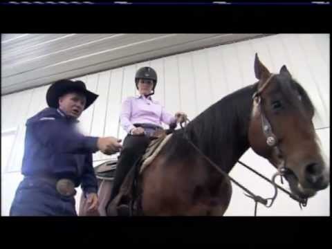 AQHA Videos: Trading Saddles - Un champion de reining AQHA &eacute;change de discipline avec une championne AQHA en chasseur /...