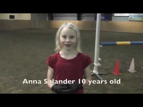 Impressionnant! Une fille de 10 ans qui saute des obstacles comme un cheval!