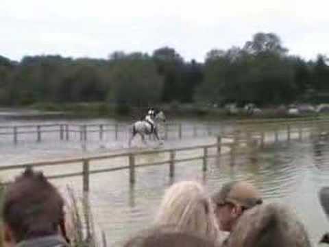 Concours complet, phase cross-country (Blenheim horse trials 2006) � Une discipline que j'ai toujours aim&eacute;e, mais un...